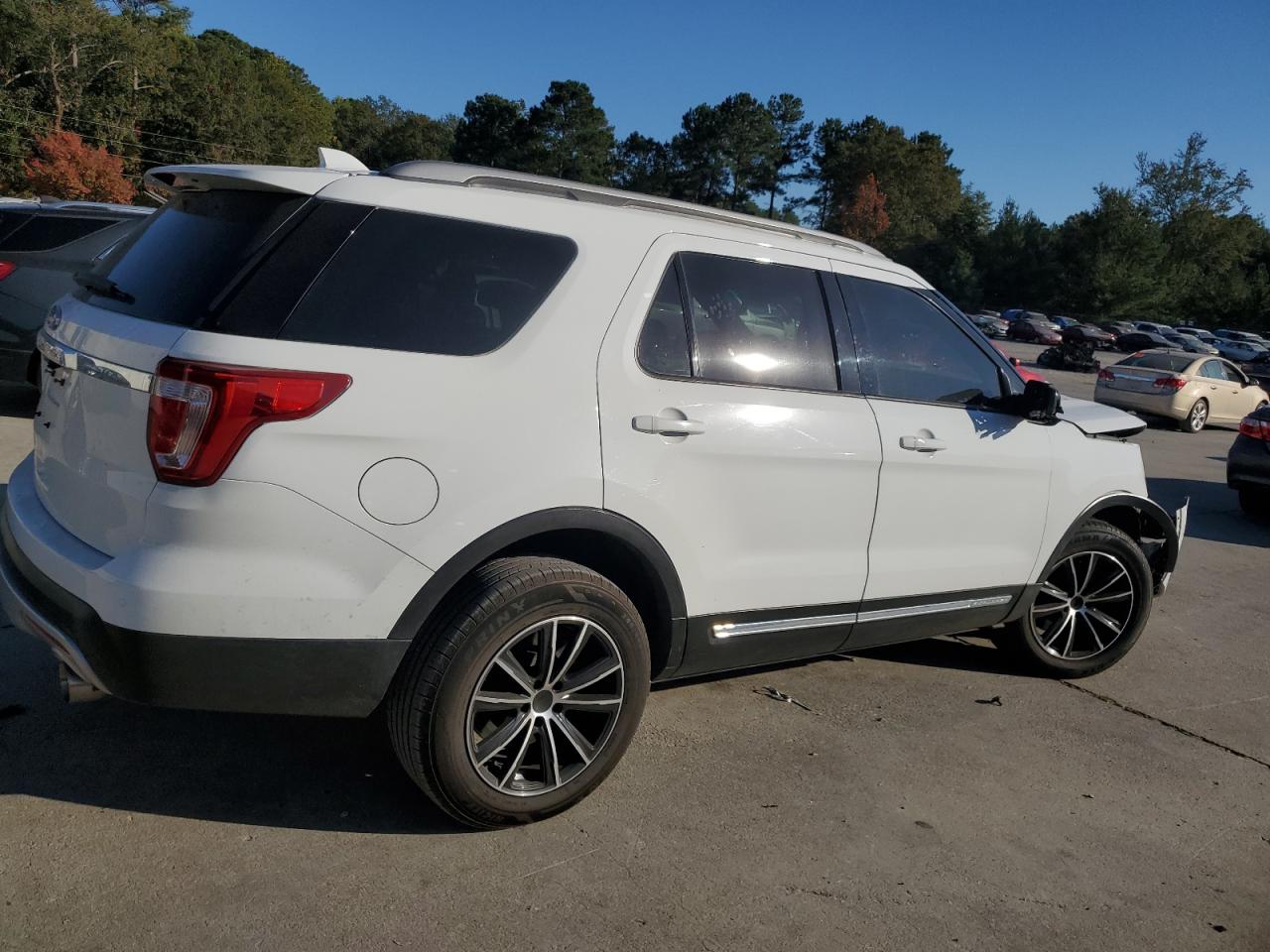 2017 Ford Explorer VIN 1FM5K7D82HGA84717 Copart auction photo, front end damage thumbnail 3