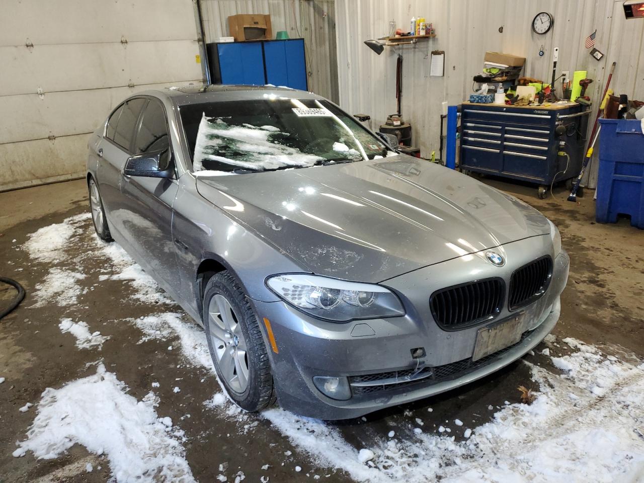 2012 BMW 5er VIN WBAXH5C57CDW09611 Copart auction photo, all over / undercarriage damage thumbnail 4