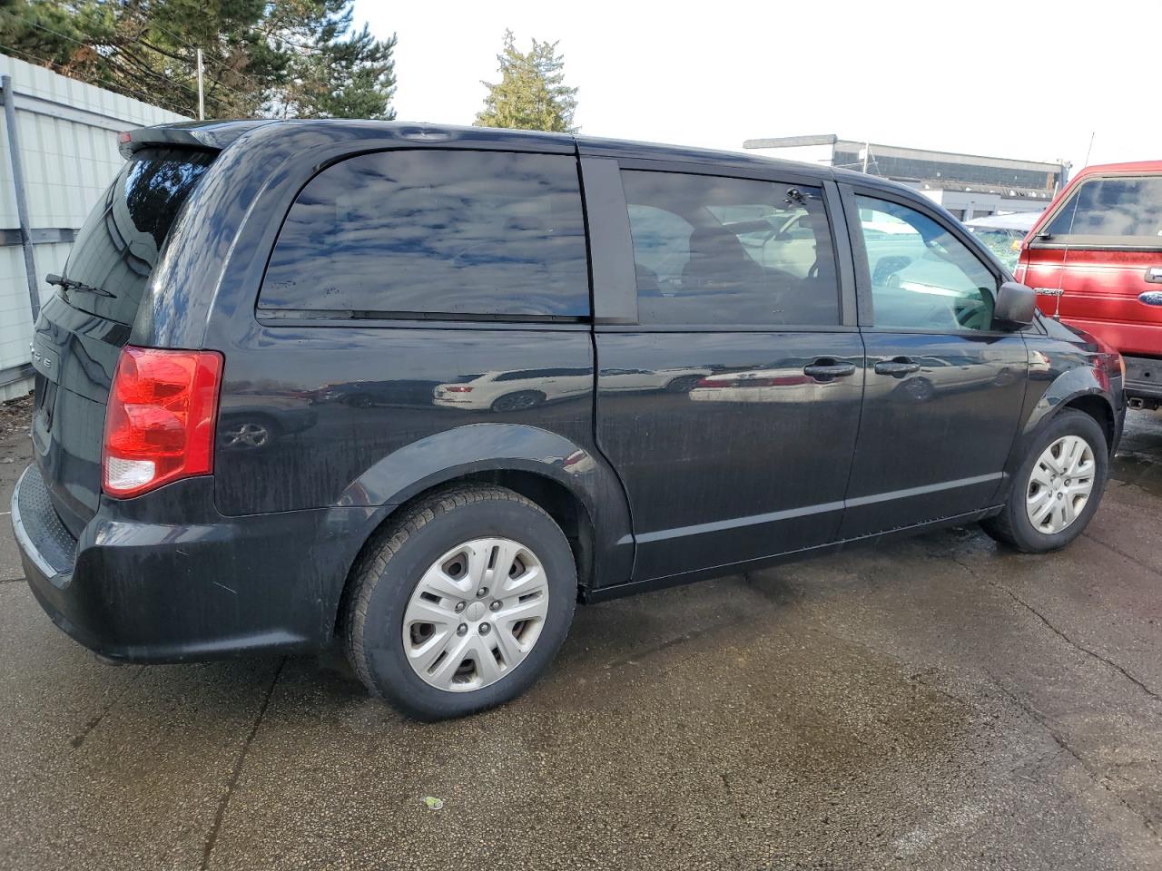 2018 Dodge Caravan VIN 2C4RDGBG5JR137831 Copart auction photo, front end / mechanical damage thumbnail 3