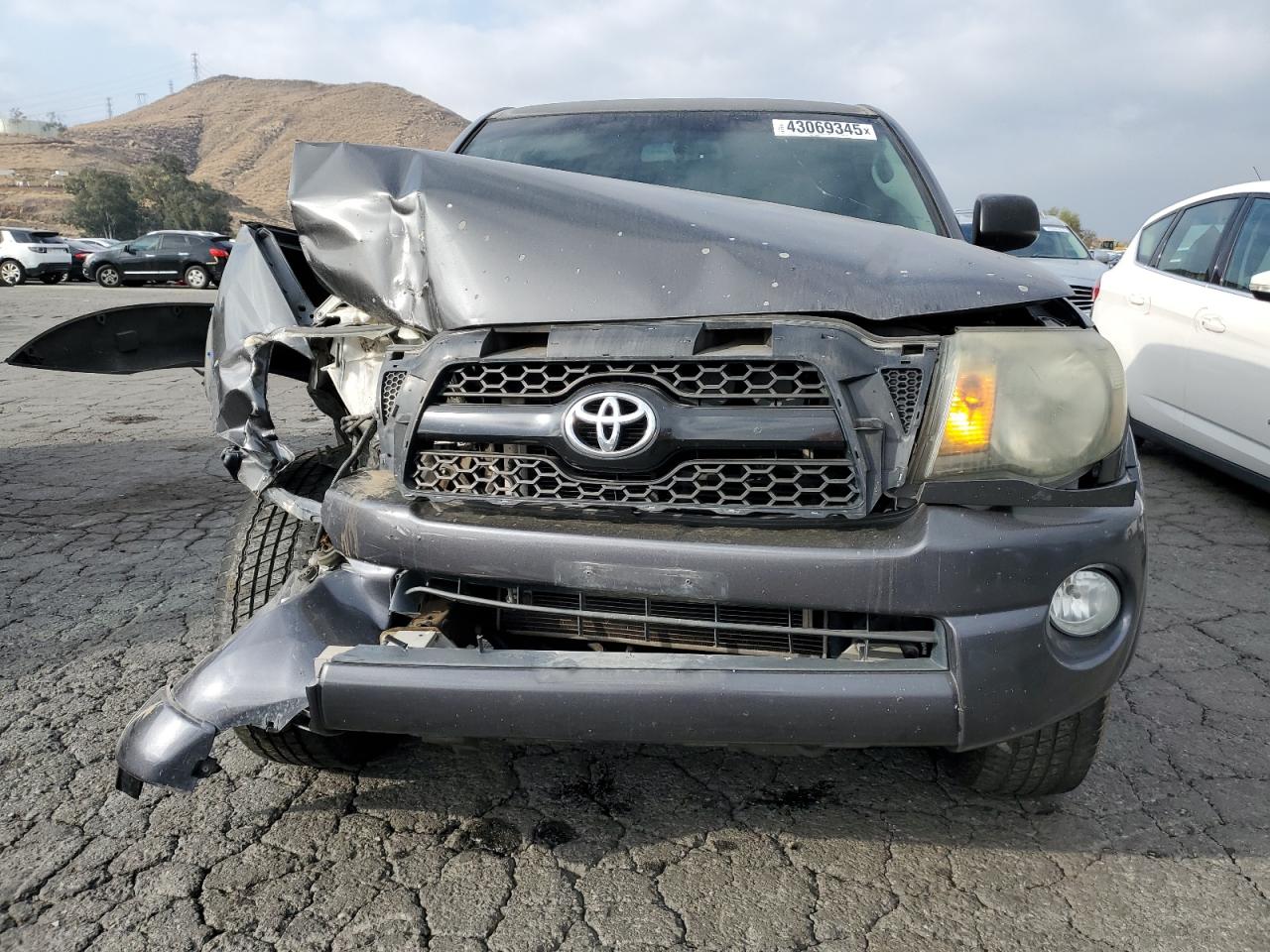 2011 Toyota Tacoma VIN 3TMJU4GN8BM121103 Copart auction photo, front end damage thumbnail 5