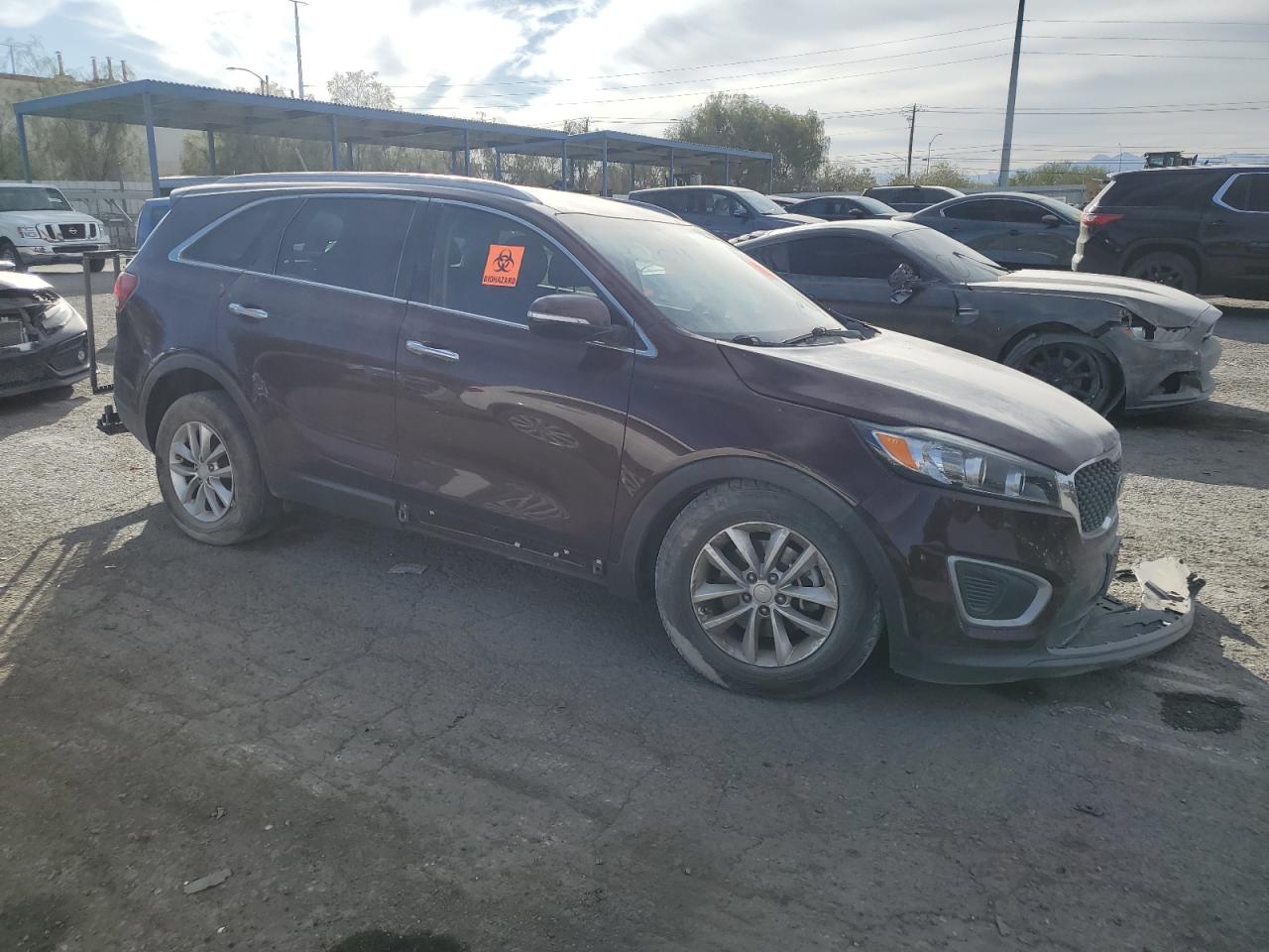 2018 KIA Sorento VIN 5XYPG4A55JG351252 Copart auction photo, front end / side damage thumbnail 4