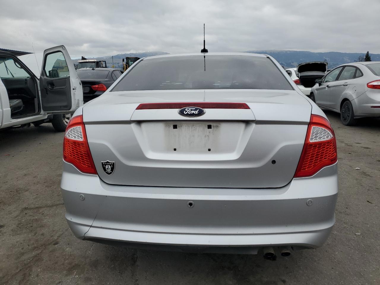 2011 Ford Fusion VIN 3FAHP0HA8BR198010 Copart auction photo, minor dent/scratches damage thumbnail 6
