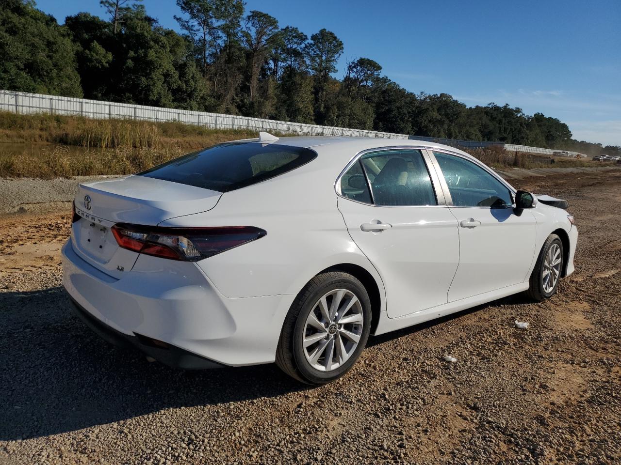 2022 Toyota Camry VIN 4T1C11AK1NU649768 Copart auction photo, front end damage thumbnail 3