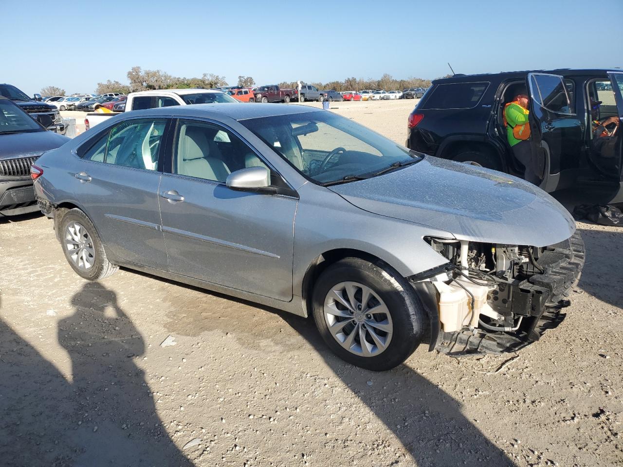 2017 Toyota Camry VIN 4T1BF1FK8HU726372 Copart auction photo, front end / rear end damage thumbnail 4