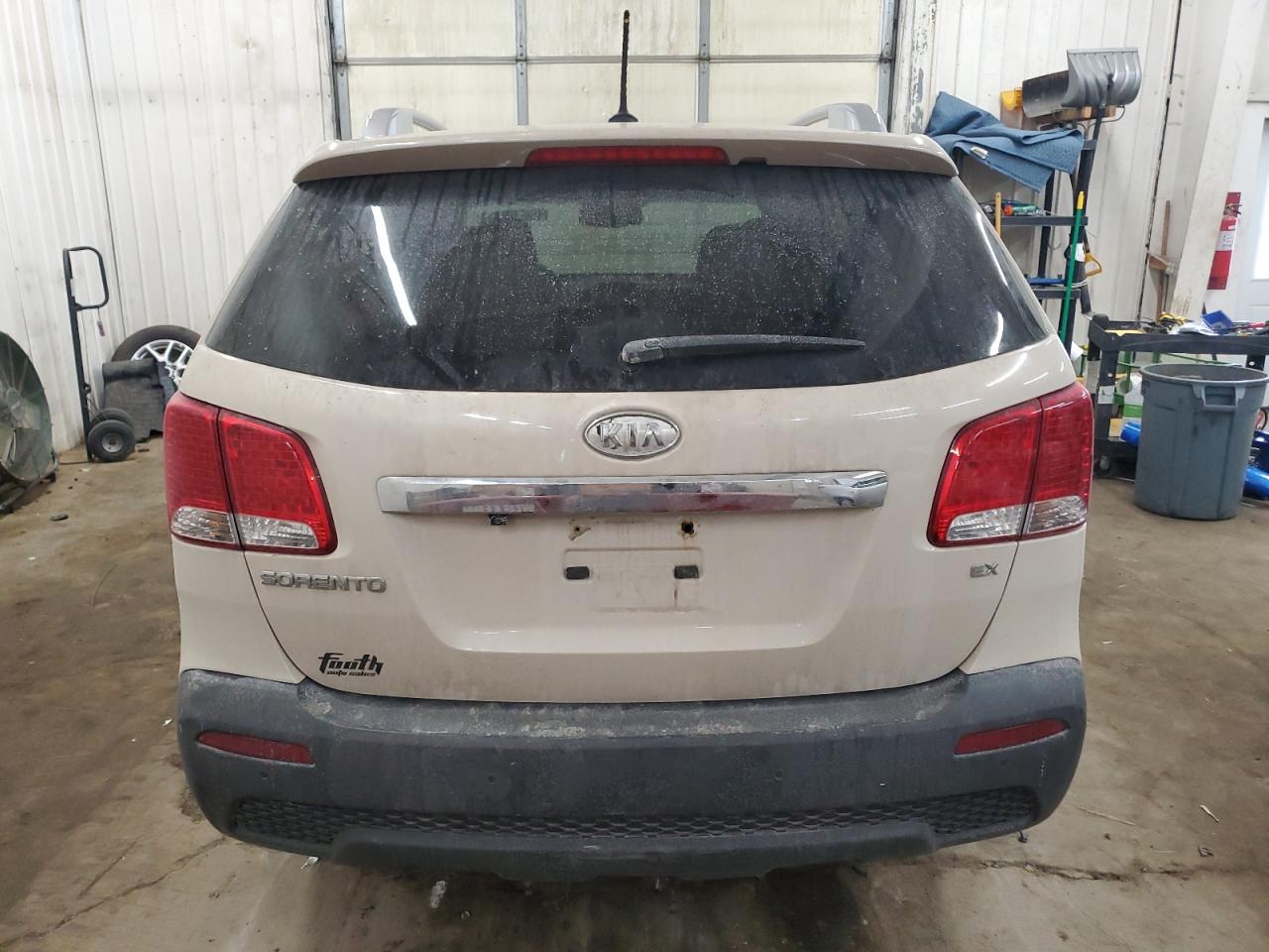 2011 KIA Sorento VIN 5XYKU4A15BG002660 Copart auction photo, front end / undercarriage damage thumbnail 6