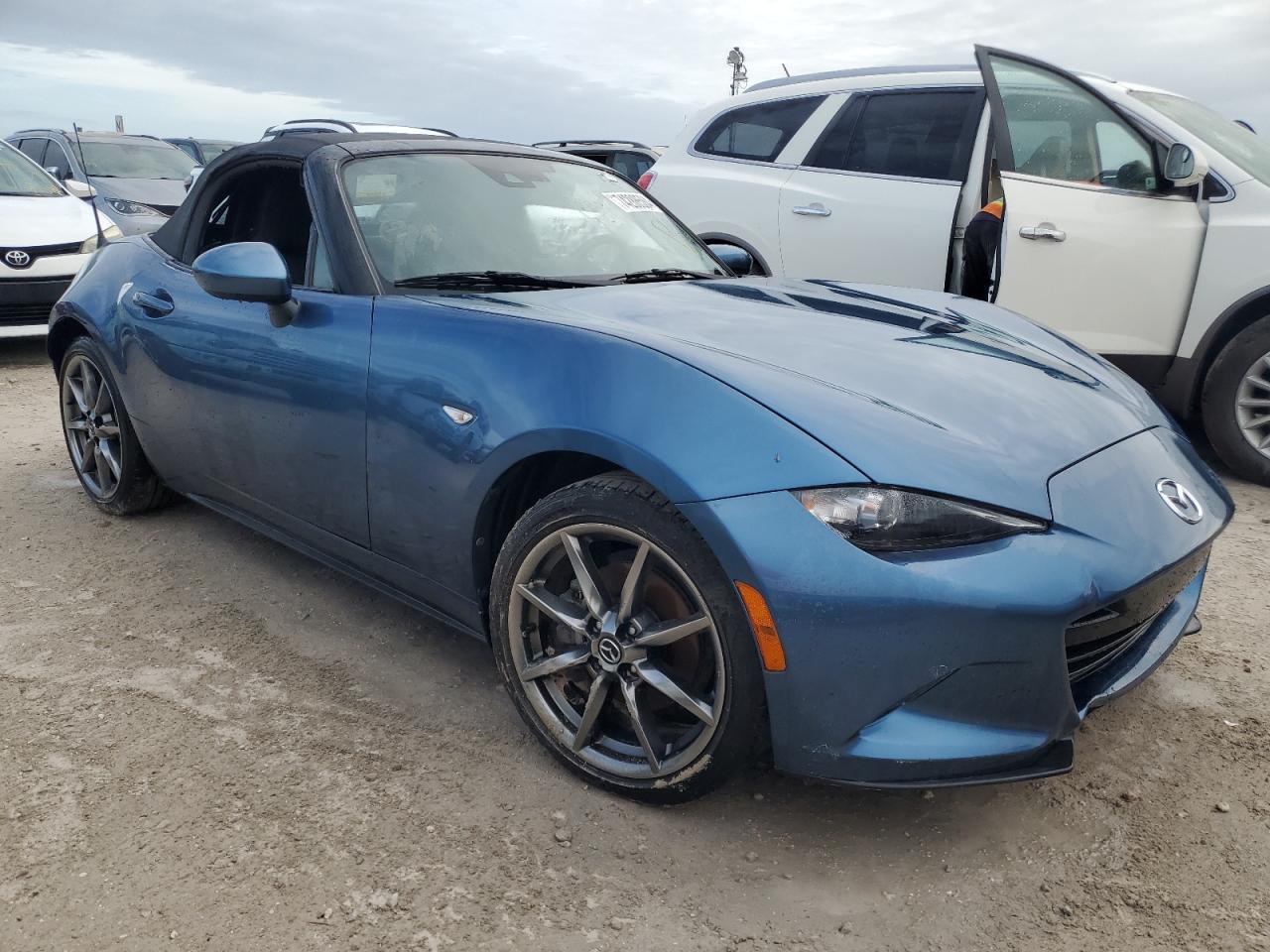 2020 Mazda MX-5 VIN JM1NDAD79L0418469 Copart auction photo, water/flood damage thumbnail 4