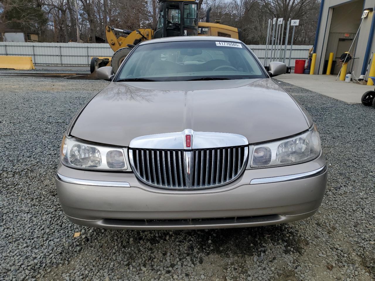 2000 Lincoln Town Car VIN 1LNHM82W6YY918948 Copart auction photo, all over damage thumbnail 5