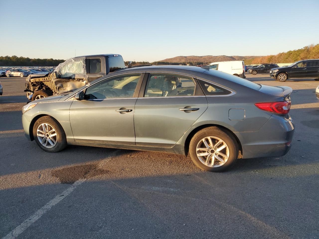2016 Hyundai Sonata VIN 5NPE24AF5GH381304 Copart auction photo, vandalism / minor dent/scratches damage thumbnail 2