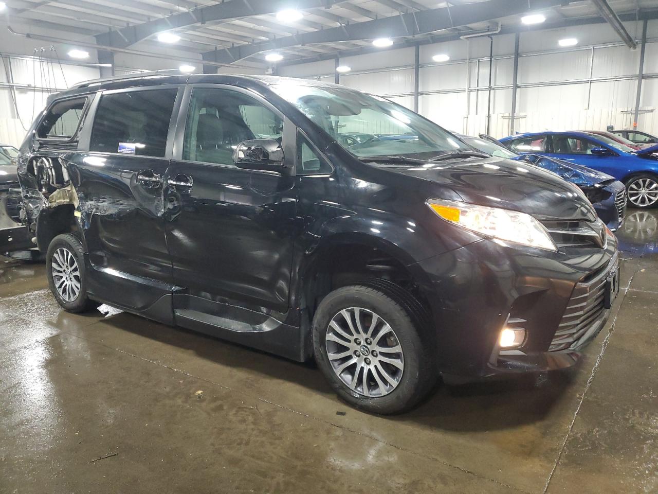 2018 Toyota Sienna VIN 5TDYZ3DC3JS927197 Copart auction photo, rear end / side damage thumbnail 4