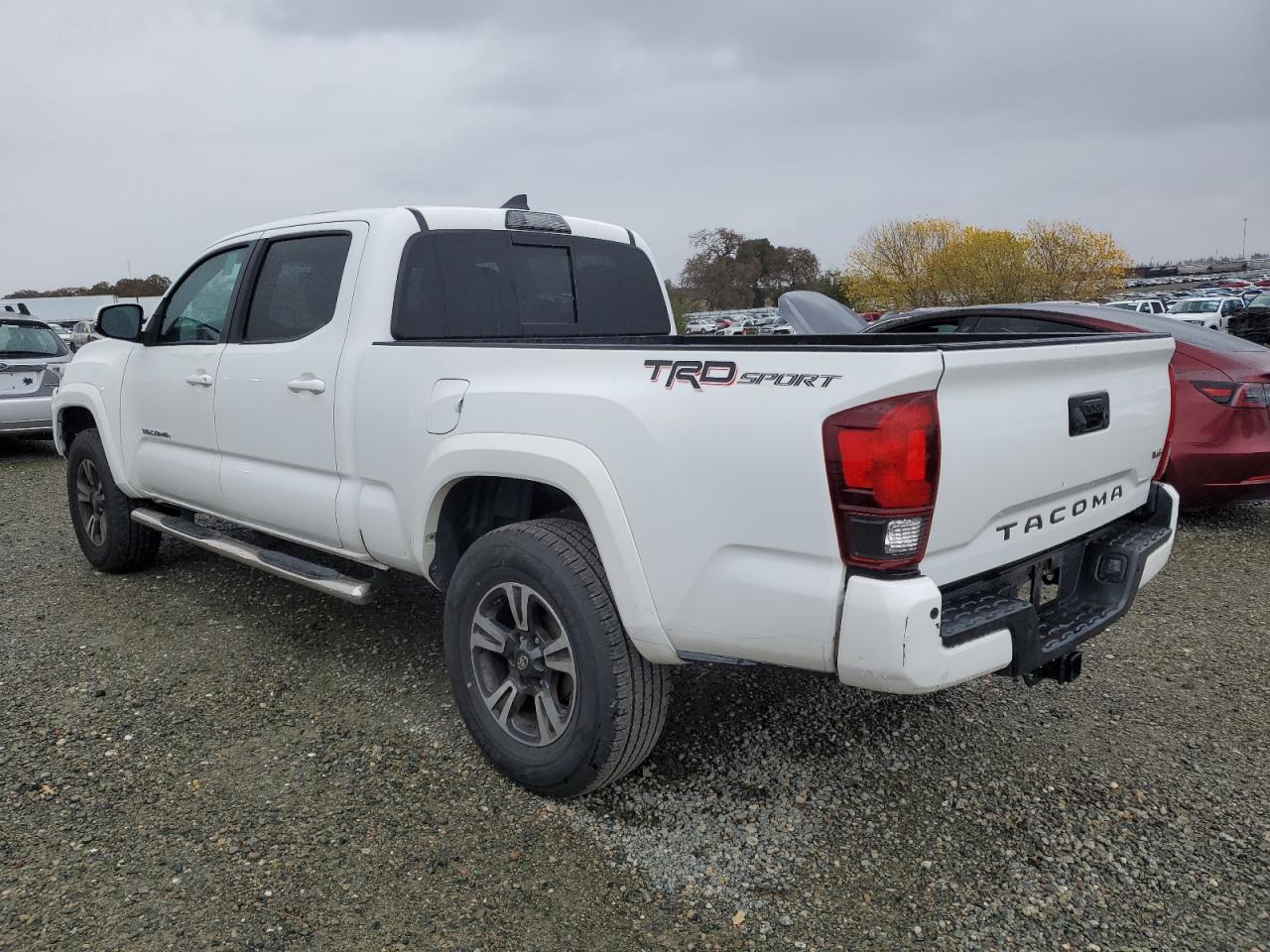 2018 Toyota Tacoma VIN 3TMBZ5DN8JM015636 Copart auction photo, front end damage thumbnail 2