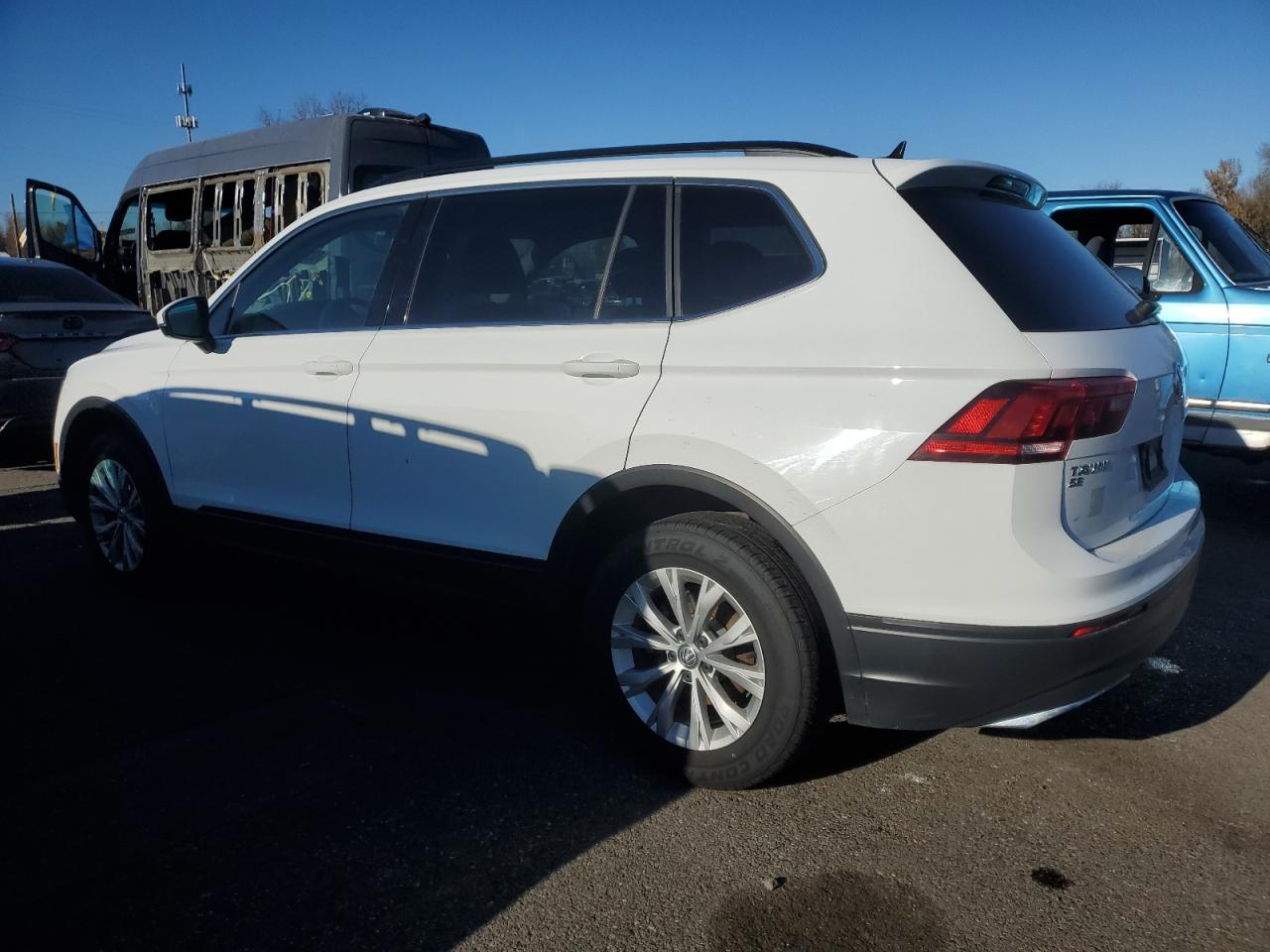 2019 Volkswagen Tiguan VIN 3VV2B7AX8KM082214 Copart auction photo, front end / minor dent/scratches damage thumbnail 2