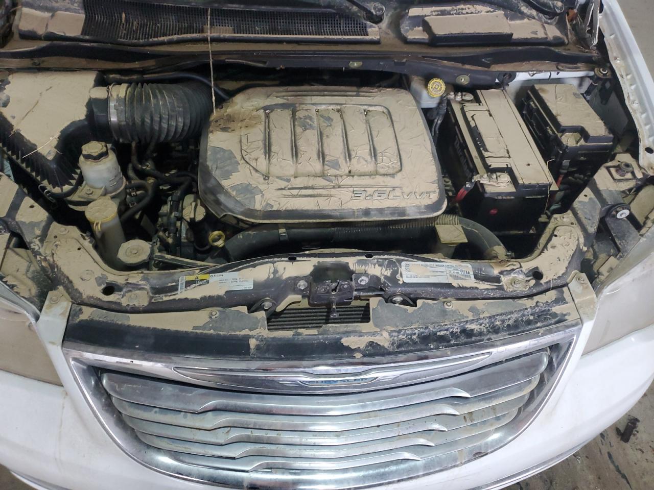 2015 Chrysler Town & Country VIN 2C4RC1CG7FR601045 Copart auction photo, water/flood / all over damage thumbnail 12