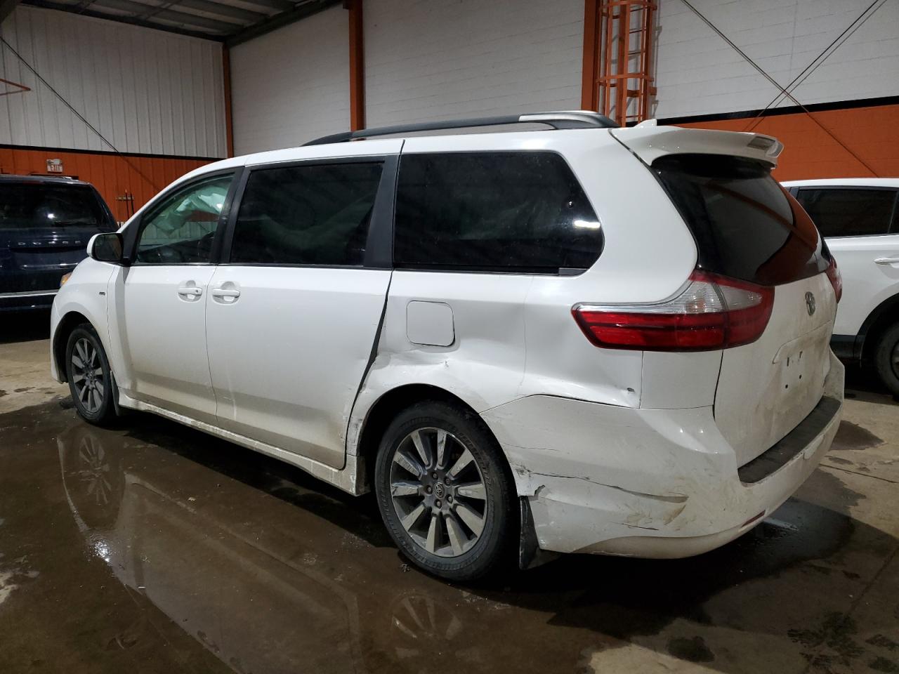 2019 Toyota Sienna VIN 5TDJZ3DC4KS215557 Copart auction photo, side / rear end damage thumbnail 2