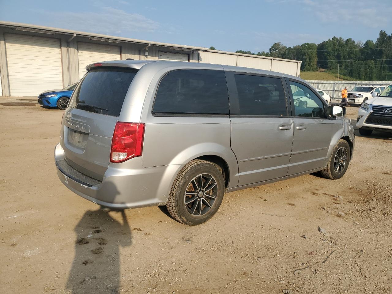 2016 Dodge Caravan VIN 2C4RDGCG0GR389395 Copart auction photo, front end damage thumbnail 3