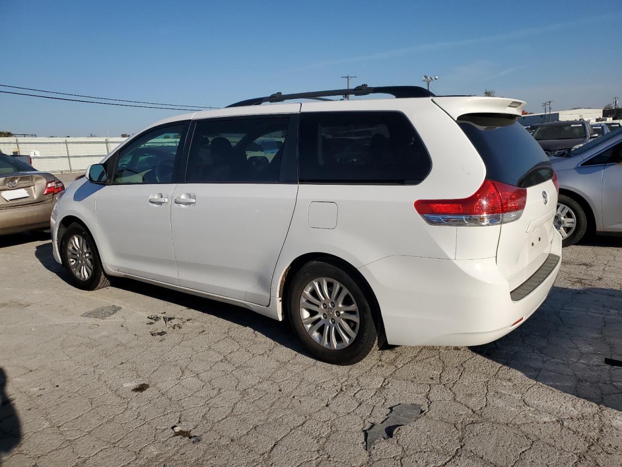 2014 Toyota Sienna VIN 5TDYK3DC2ES503889 Copart auction photo, side / rear end damage thumbnail 2