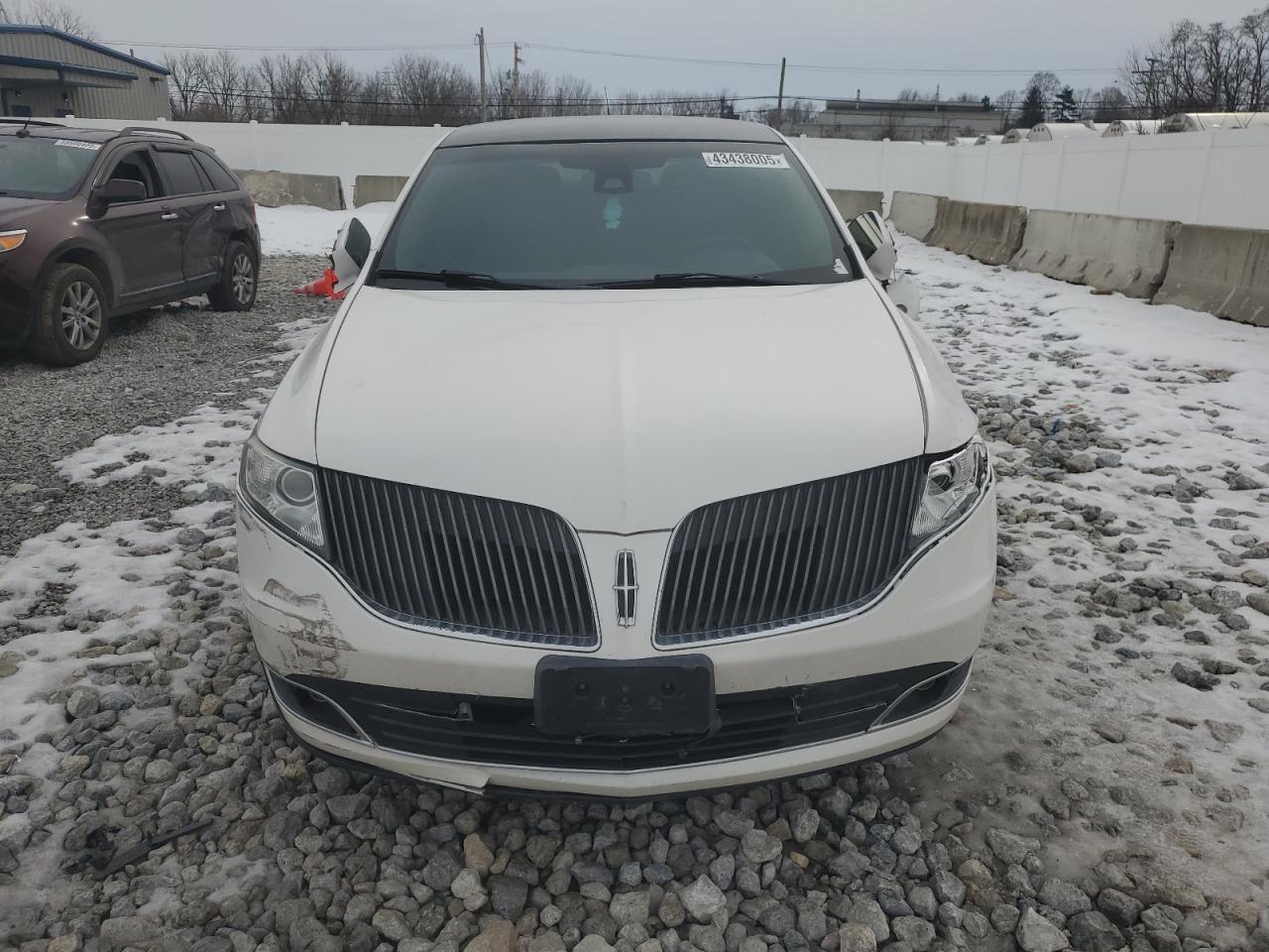 2016 Lincoln MKT VIN 2LMHJ5NK0GBL02369 Copart auction photo, front end / side damage thumbnail 5