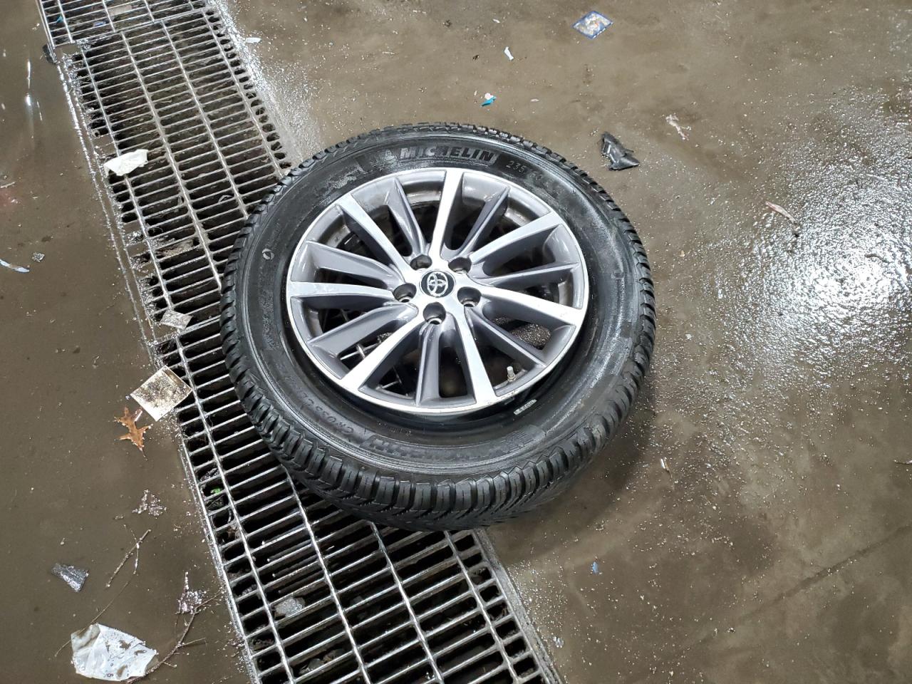 2019 Toyota Highlander VIN 5TDJZRFH8KS740472 Copart auction photo, all over damage thumbnail 14