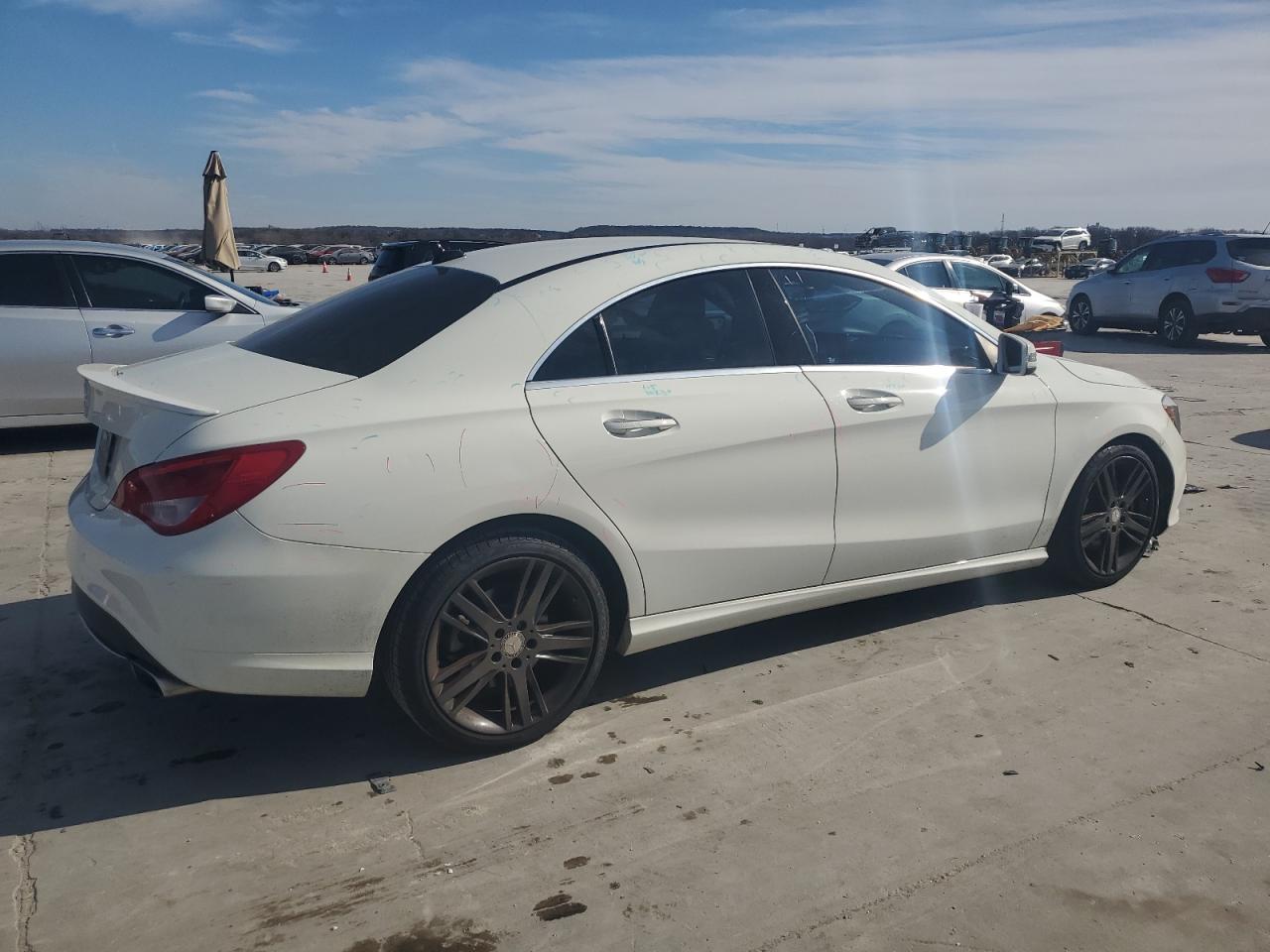 2015 Mercedes-Benz CLA-klasse VIN WDDSJ4EB2FN228235 Copart auction photo, minor dent/scratches damage thumbnail 3