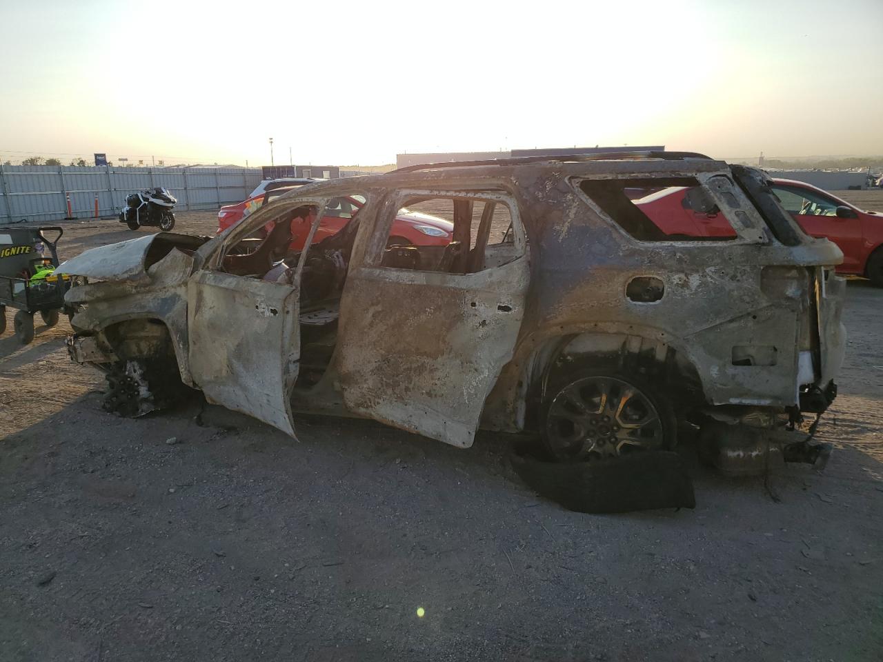 2021 Chevrolet Traverse VIN 1GNEVKKW3MJ100024 Copart auction photo, burn / hail damage thumbnail 2