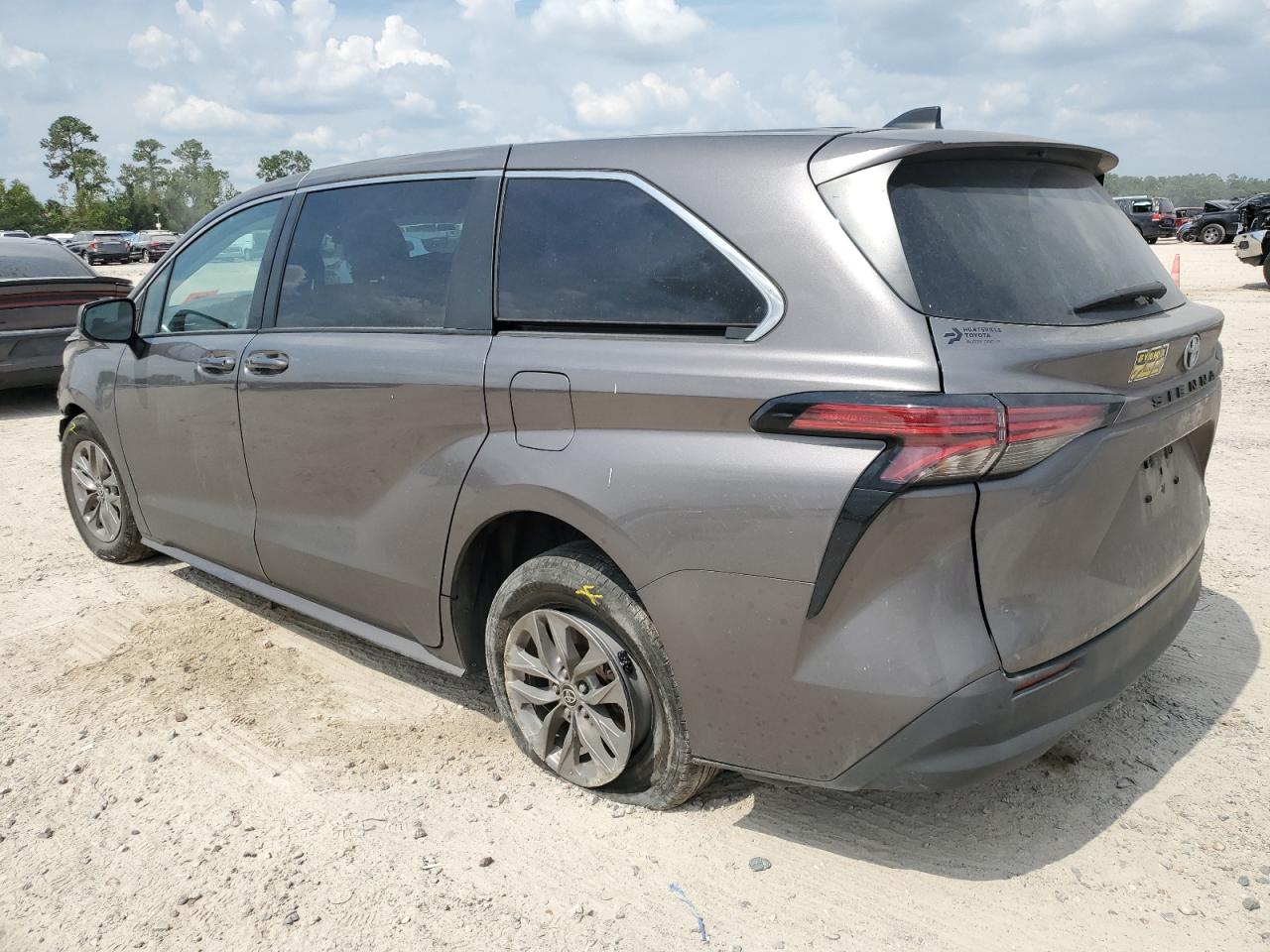 2022 Toyota Sienna VIN 5TDKRKEC7NS117270 Copart auction photo, front end / rear end damage thumbnail 2