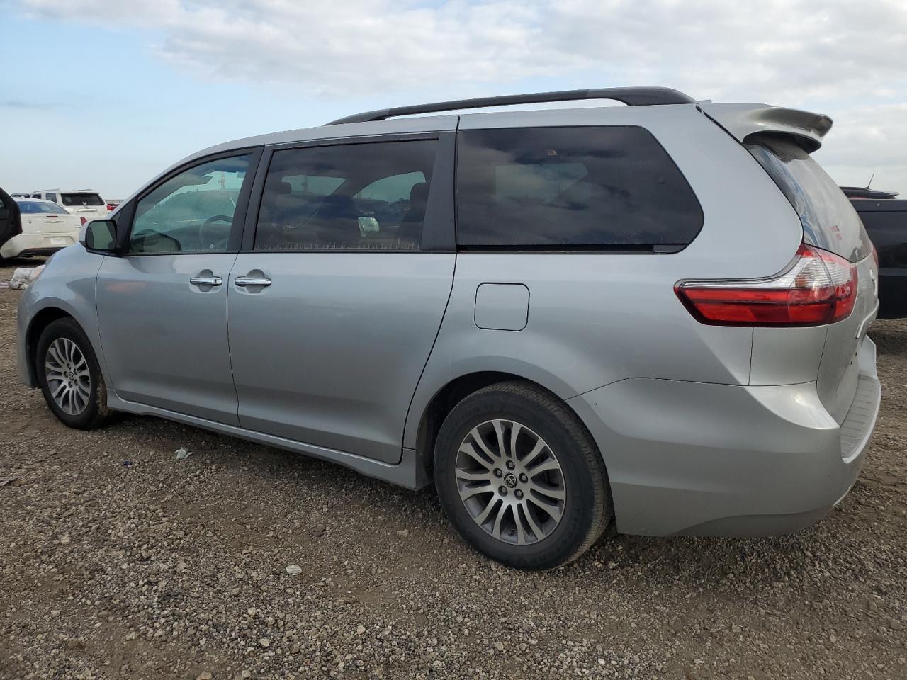 2020 Toyota Sienna VIN 5TDYZ3DC9LS063503 Copart auction photo, side / minor dent/scratches damage thumbnail 2