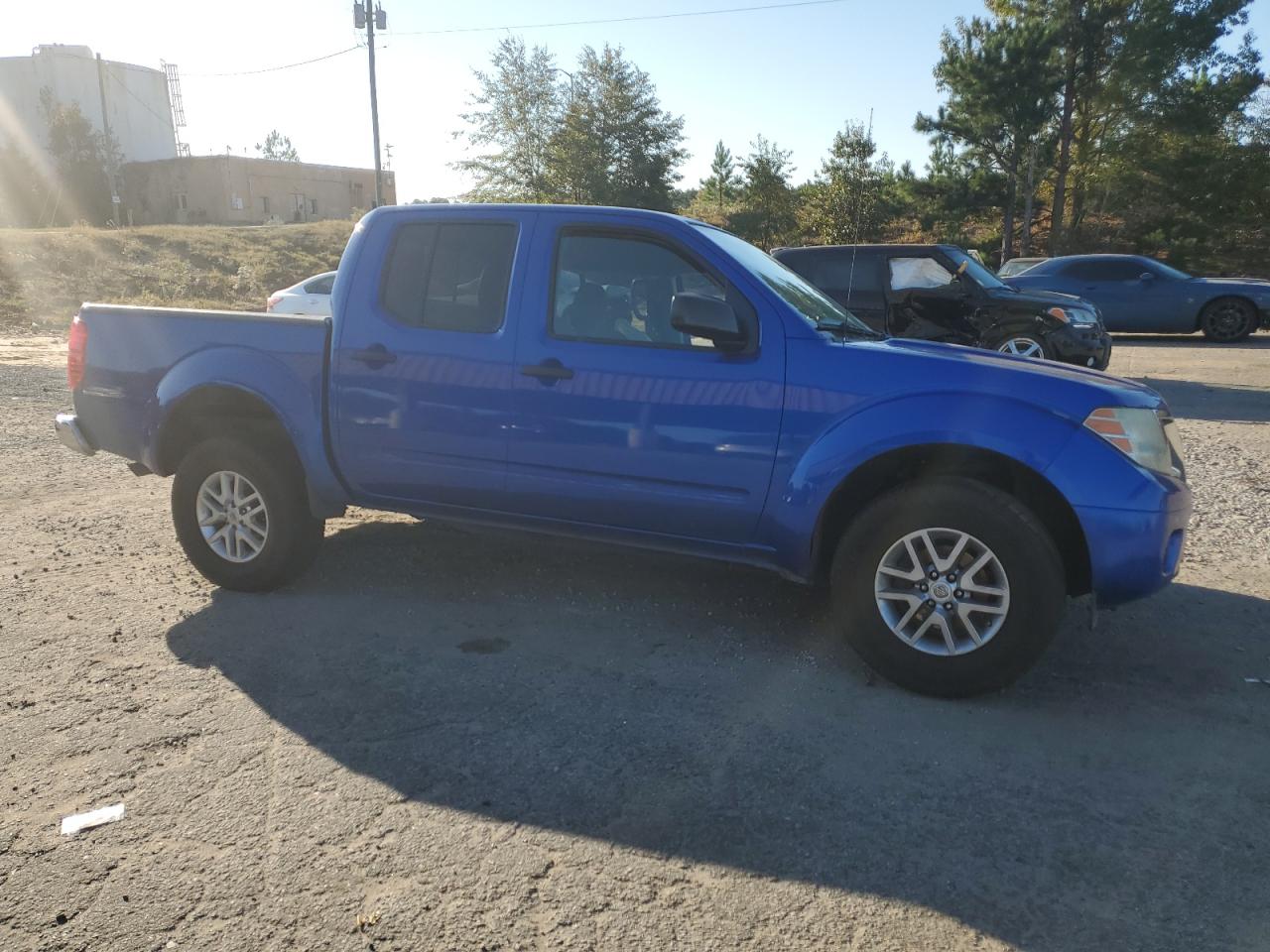2015 Nissan Navara (Frontier) VIN 1N6AD0EV6FN738892 Copart auction photo, side / front end damage thumbnail 4