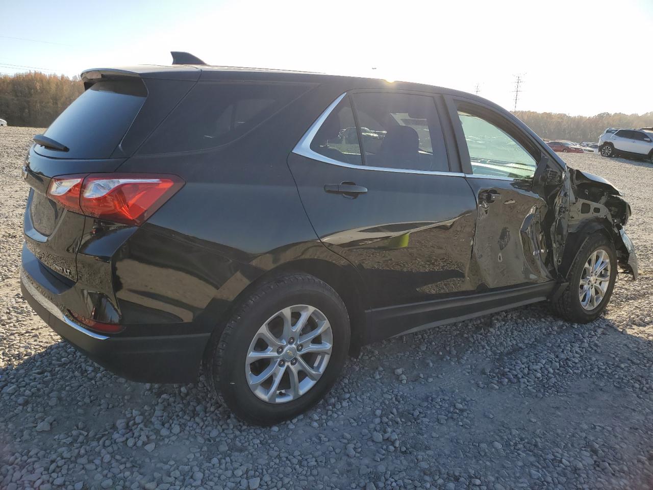 2021 Chevrolet Equinox VIN 2GNAXUEV8M6147375 Copart auction photo, side / front end damage thumbnail 3