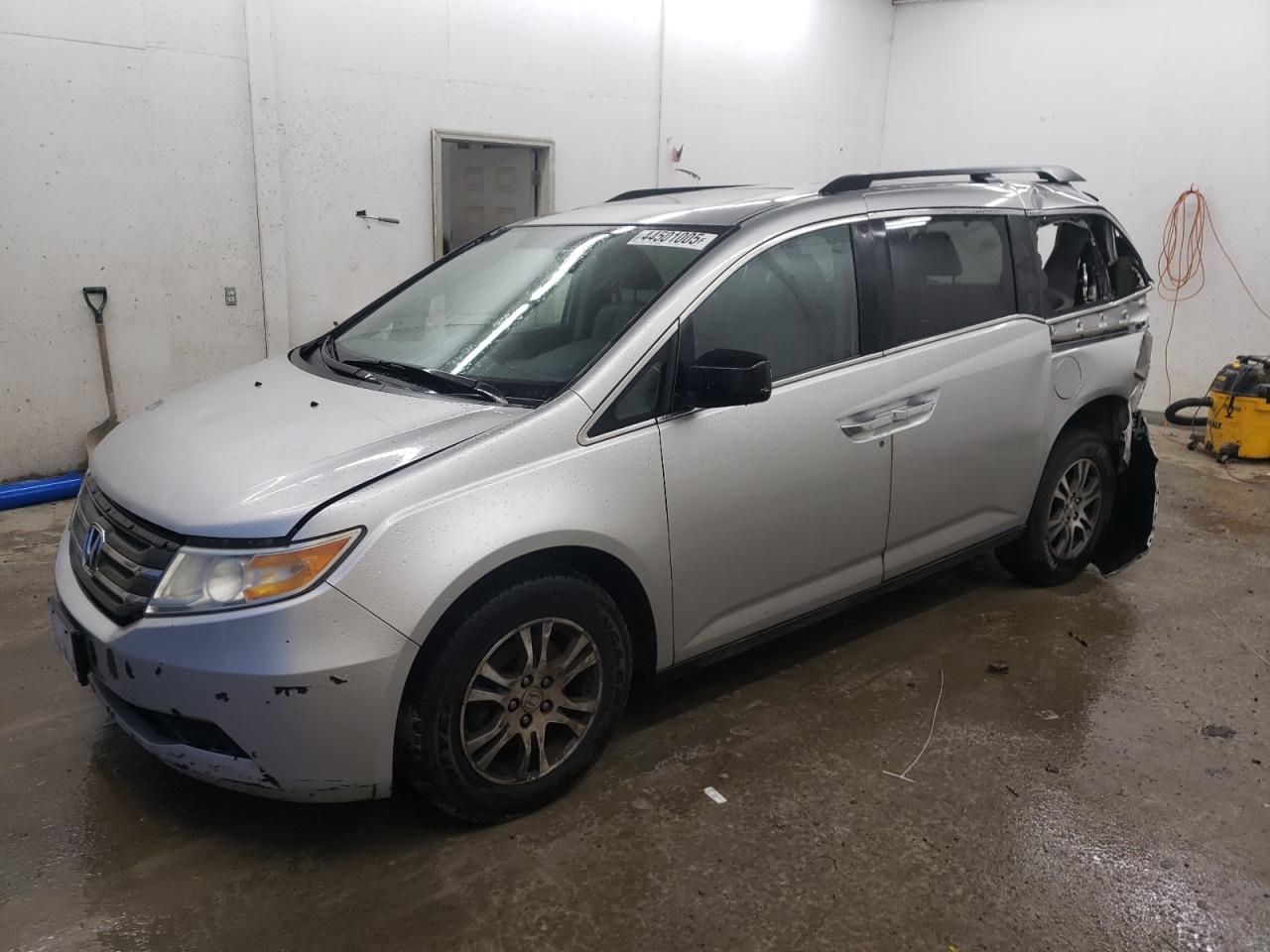 2011 Honda Odyssey VIN 5FNRL5H65BB049820
