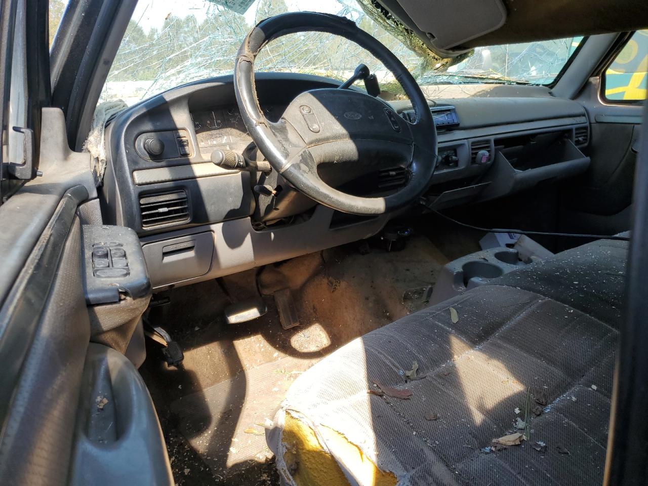 1995 Ford F350 VIN 1FTJW35F1SEA25478 Copart auction photo, top/roof damage thumbnail 8