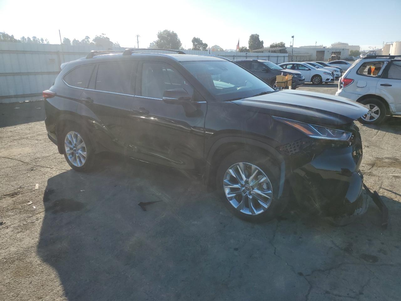 2022 Toyota Highlander VIN 5TDXBRCH3NS556094 Copart auction photo, front end / side damage thumbnail 4