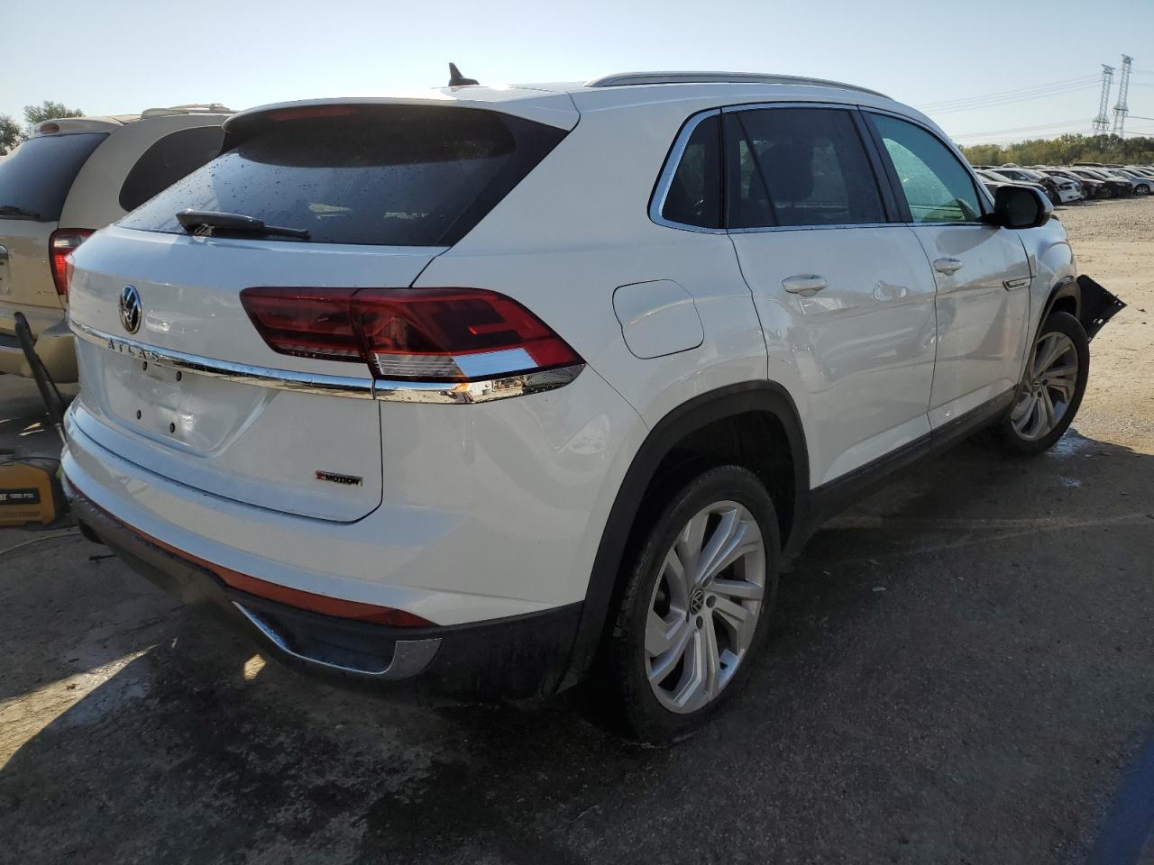 2021 Volkswagen Atlas VIN 1V2BC2CA8MC217248 Copart auction photo, front end / minor dent/scratches damage thumbnail 3