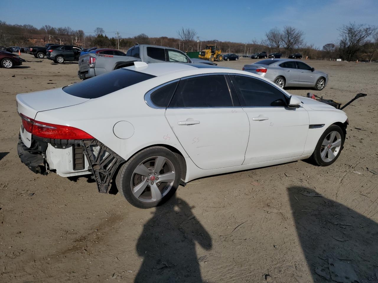 2017 Jaguar XF VIN SAJBR4BN3HCY32314 Copart auction photo, front end / rear end damage thumbnail 3