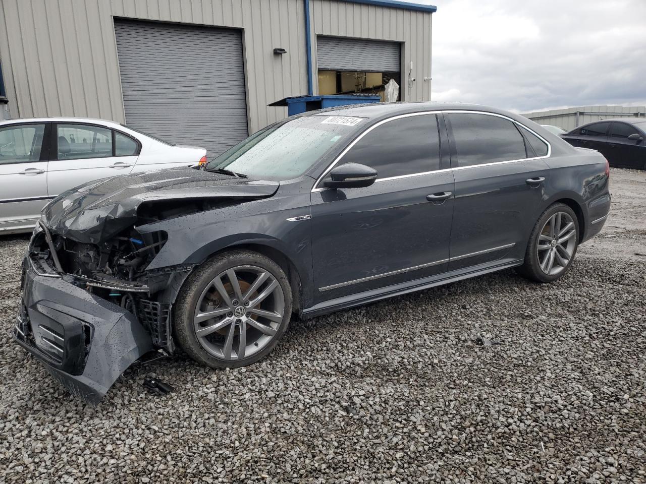 2017 Volkswagen Passat VIN 1VWDT7A32HC061402