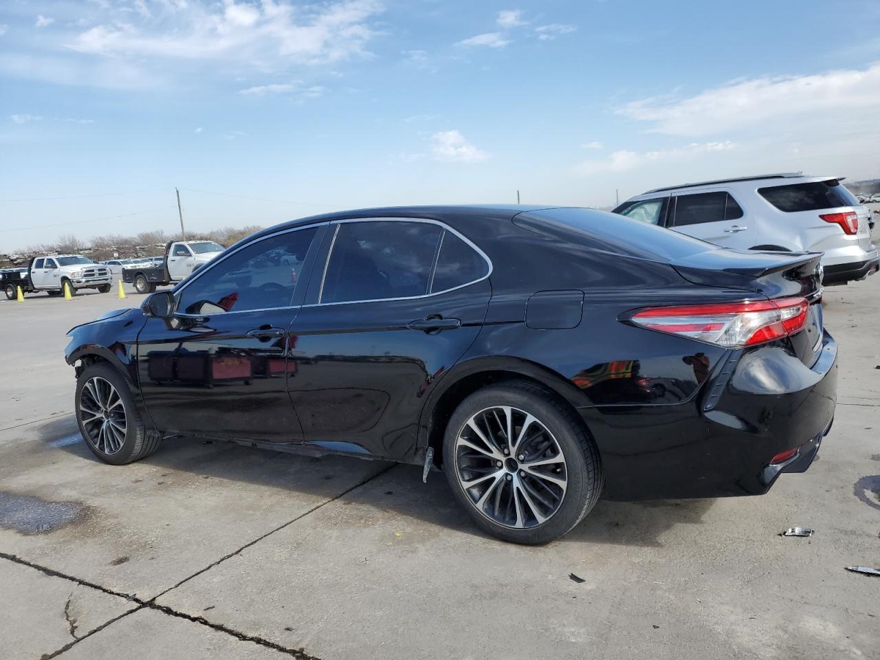 2018 Toyota Camry VIN 4T1B11HKXJU130262 Copart auction photo, front end / side damage thumbnail 2