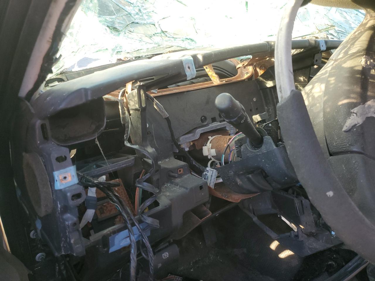 2007 GMC Sierra VIN 1GTHC24U57E157927 Copart auction photo, vandalism / stripped damage thumbnail 9