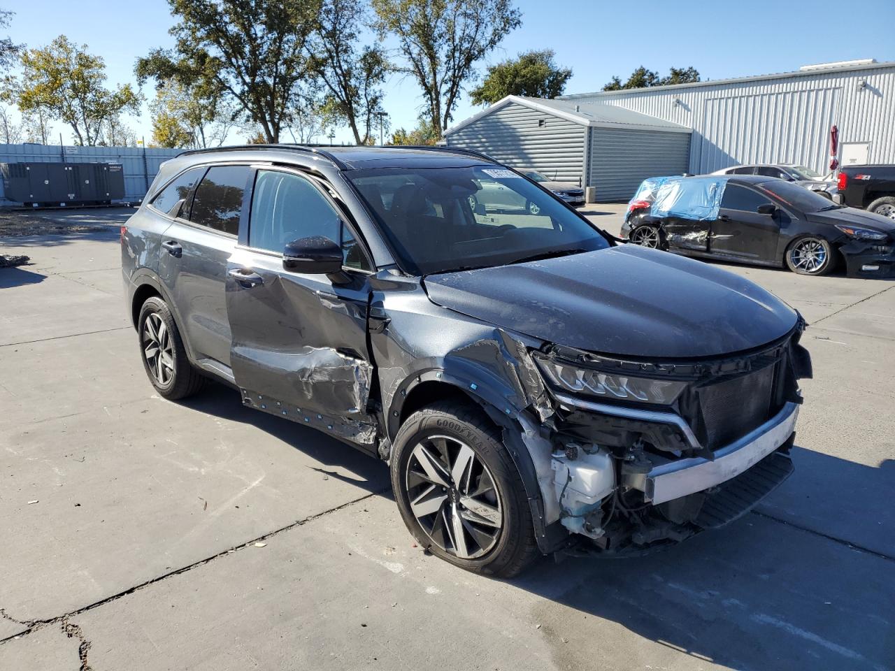 2022 KIA Sorento VIN 5XYRL4LC4NG121580 Copart auction photo, front end / side damage thumbnail 4