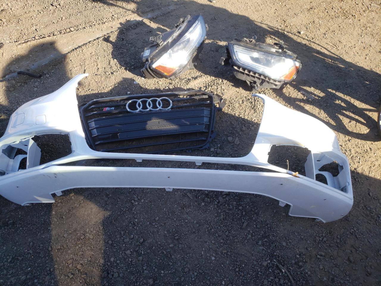 2014 Audi RS4 VIN WAUBGAFL2EA057620 Copart auction photo, front end / minor dent/scratches damage thumbnail 12