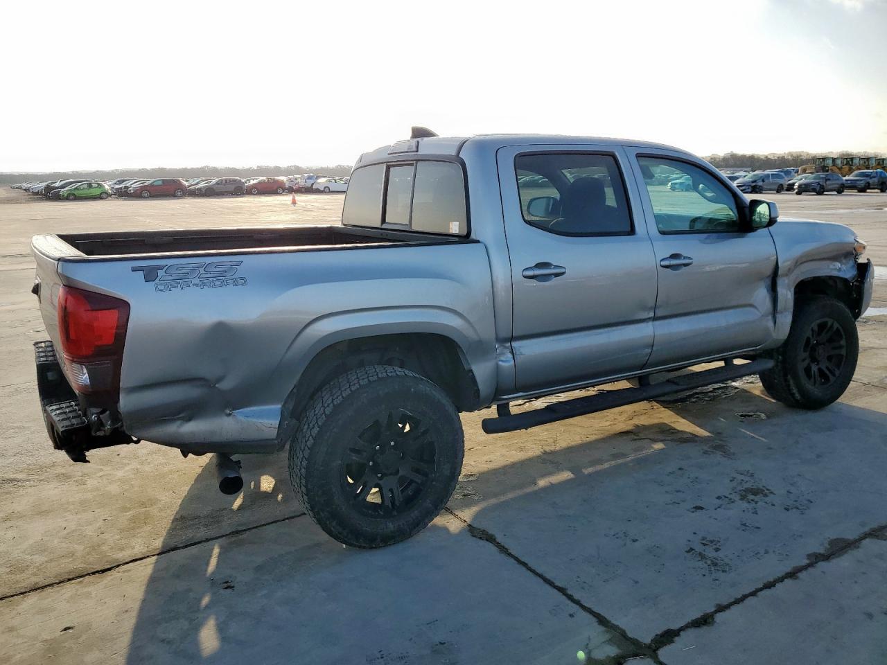 2021 Toyota Tacoma VIN 5TFCZ5AN4MX256407 Copart auction photo, side / rear end damage thumbnail 3