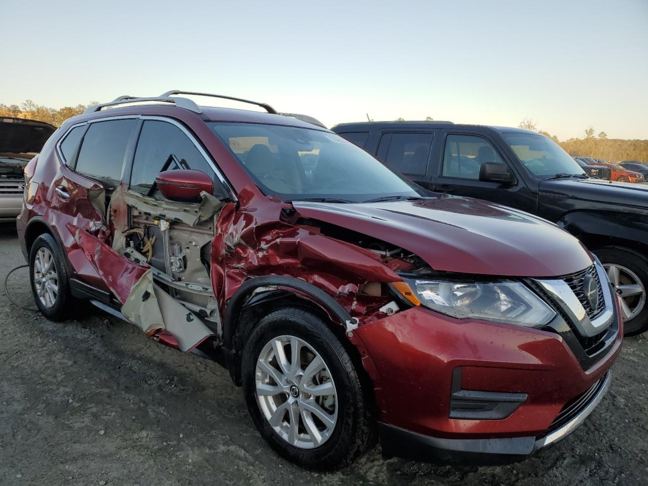 2019 Nissan Rogue VIN 5N1AT2MT0KC746523 Copart auction photo, side / minor dent/scratches damage thumbnail 4