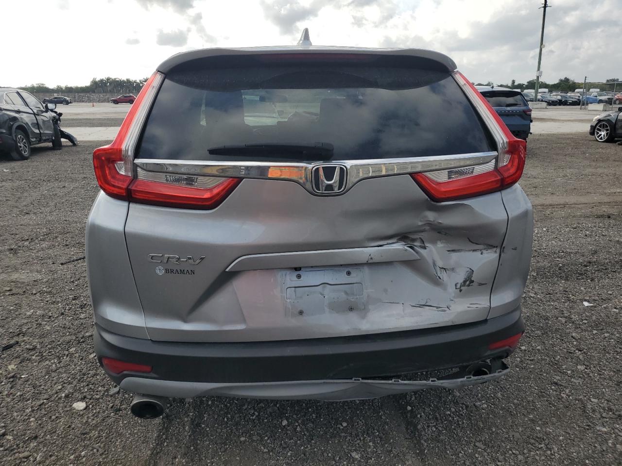 2017 Honda CR-V VIN 7FARW1H58HE011809 Copart auction photo, front end / rear end damage thumbnail 6