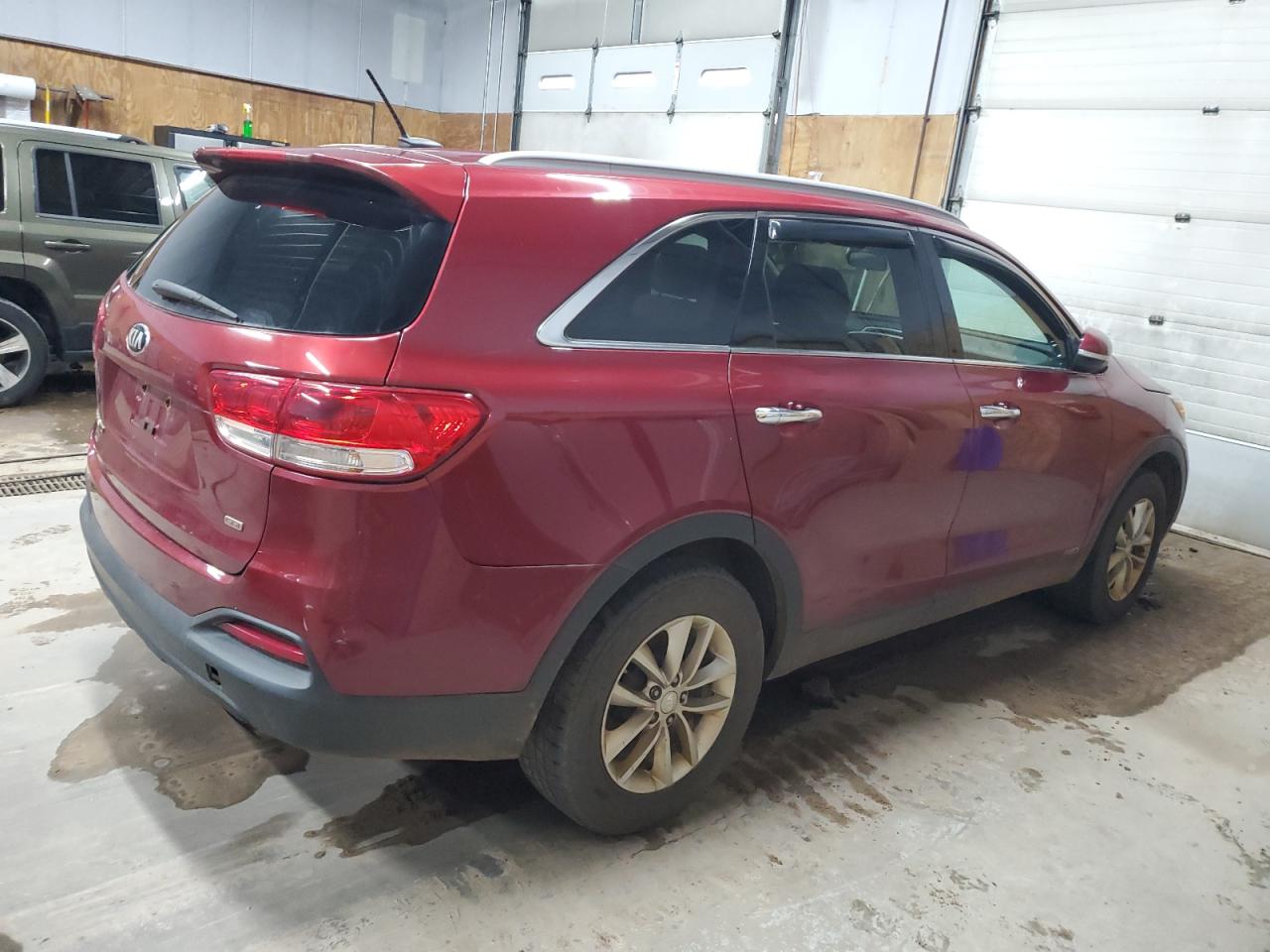 2016 KIA Sorento VIN 5XYPGDA33GG097161 Copart auction photo, minor dent/scratches / mechanical damage thumbnail 3