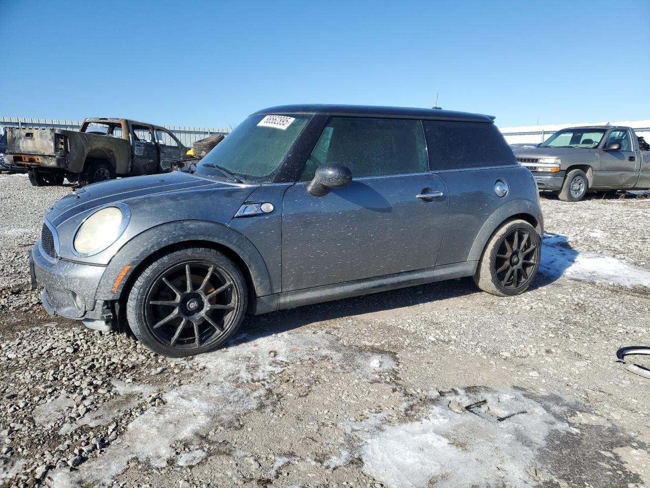 2009 MINI Cooper VIN WMWMF73599TT96681