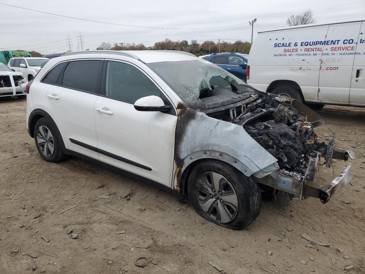2019 KIA Niro VIN KNDCB3LC4K5261037 Copart auction photo, burn - engine damage thumbnail 4
