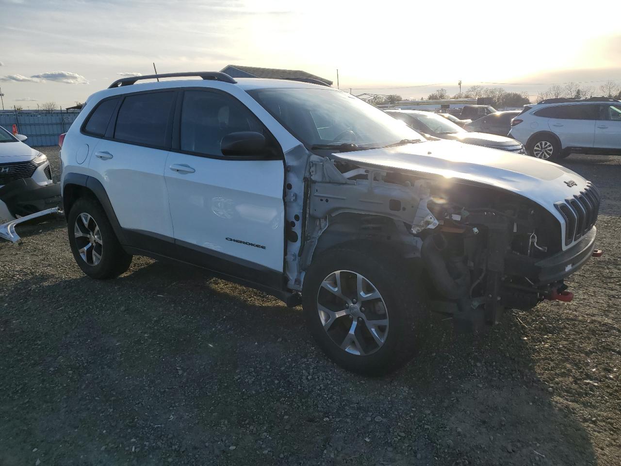 2016 Jeep Cherokee VIN 1C4PJMBSXGW167572 Copart auction photo, front end / minor dent/scratches damage thumbnail 4