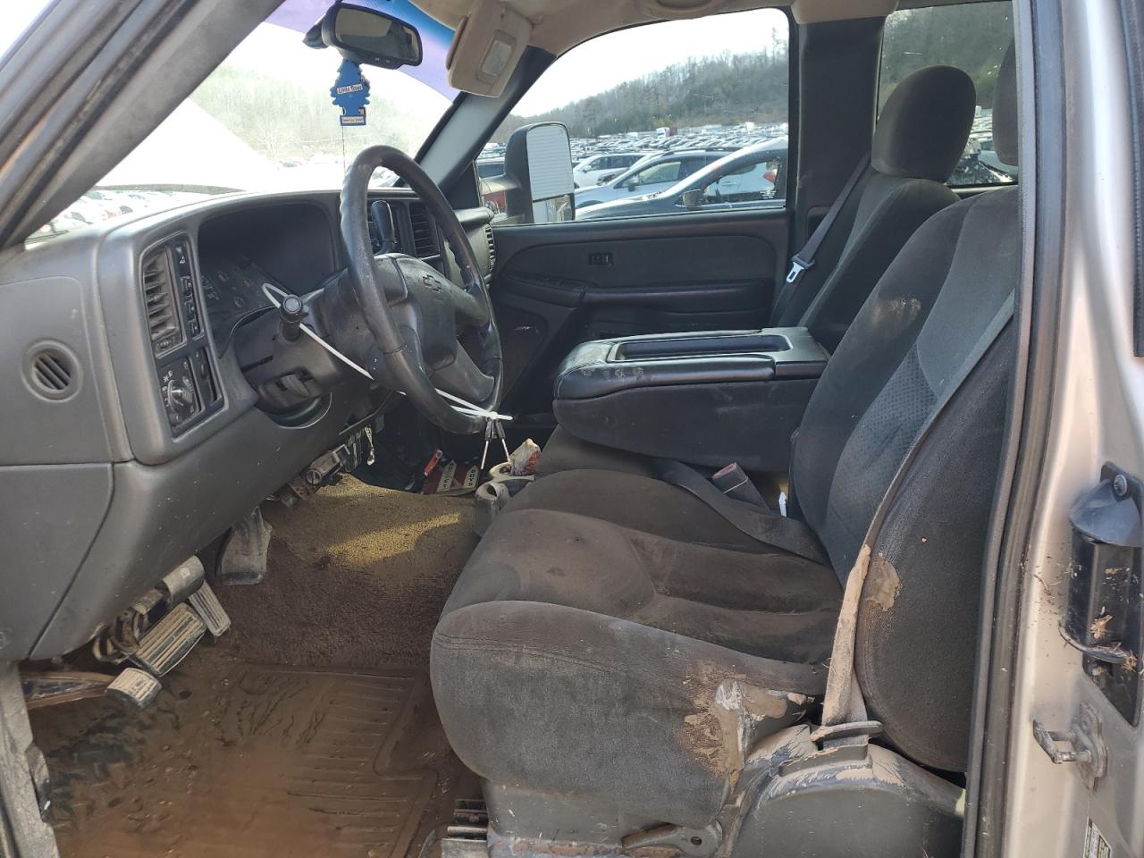 2004 Chevrolet Silverado VIN 1GCHK29U64E352121 Copart auction photo, water/flood / rear end damage thumbnail 7