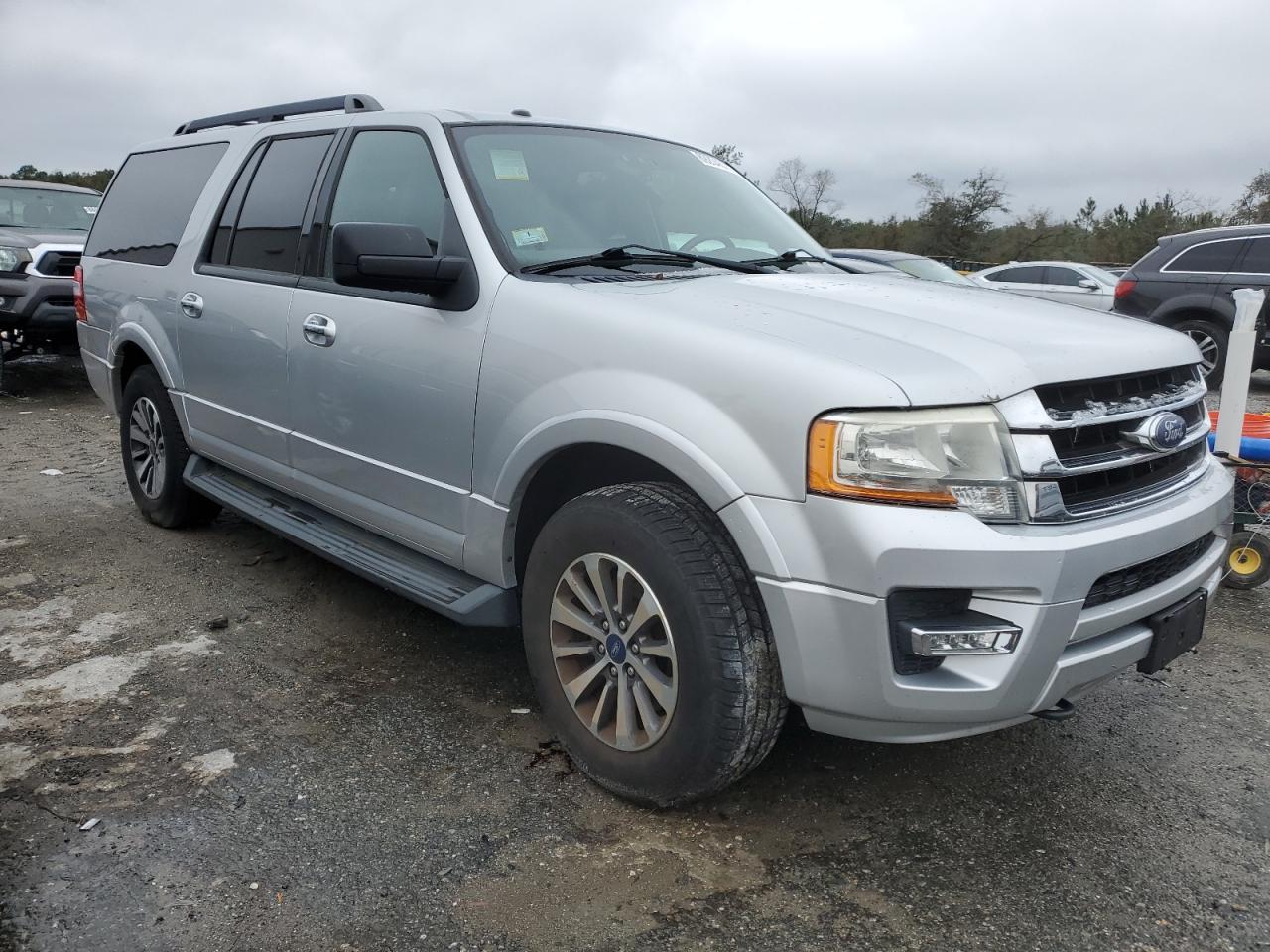 2015 Ford Expedition VIN 1FMJK1JT7FEF34424 Copart auction photo, minor dent/scratches damage thumbnail 3
