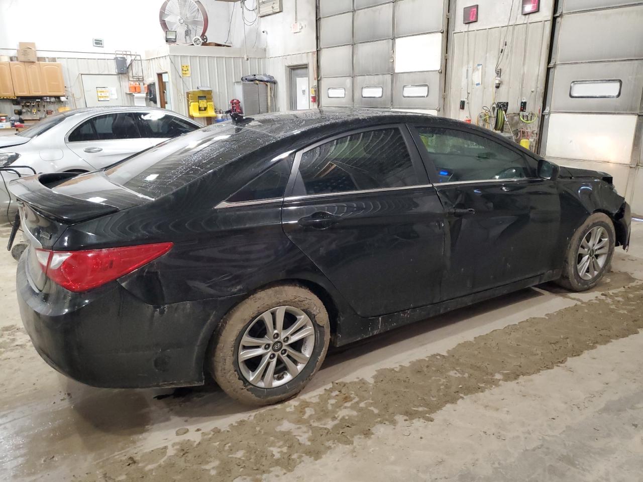 2011 Hyundai Sonata VIN 5NPEB4AC2BH236090 Copart auction photo, front end / side damage thumbnail 3