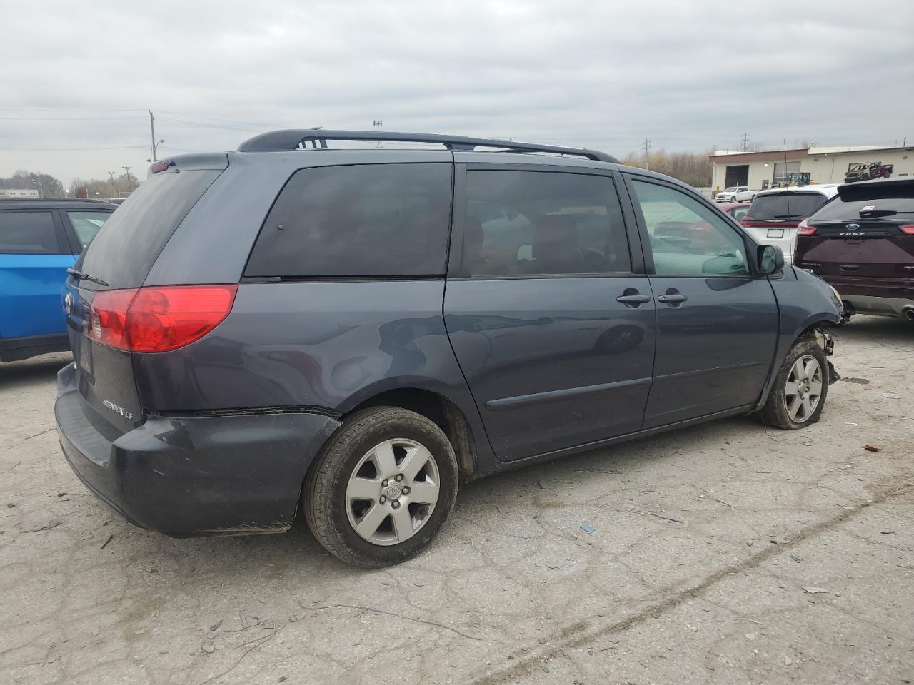 2009 Toyota Sienna VIN 5TDZK23C29S237666 Copart auction photo, front end / minor dent/scratches damage thumbnail 3