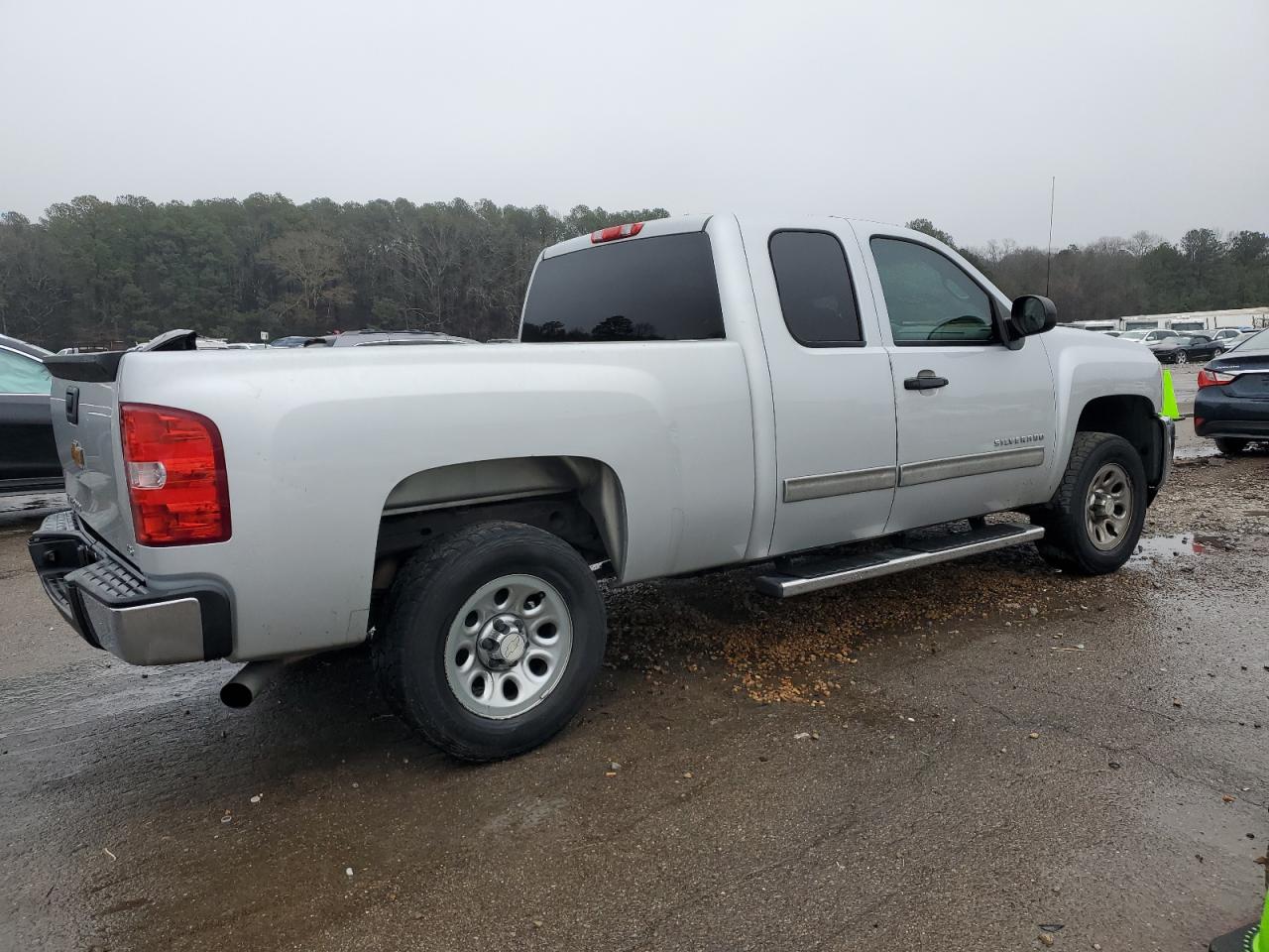 2013 Chevrolet Silverado VIN 1GCRCREAXDZ133595 Copart auction photo, front end damage thumbnail 3