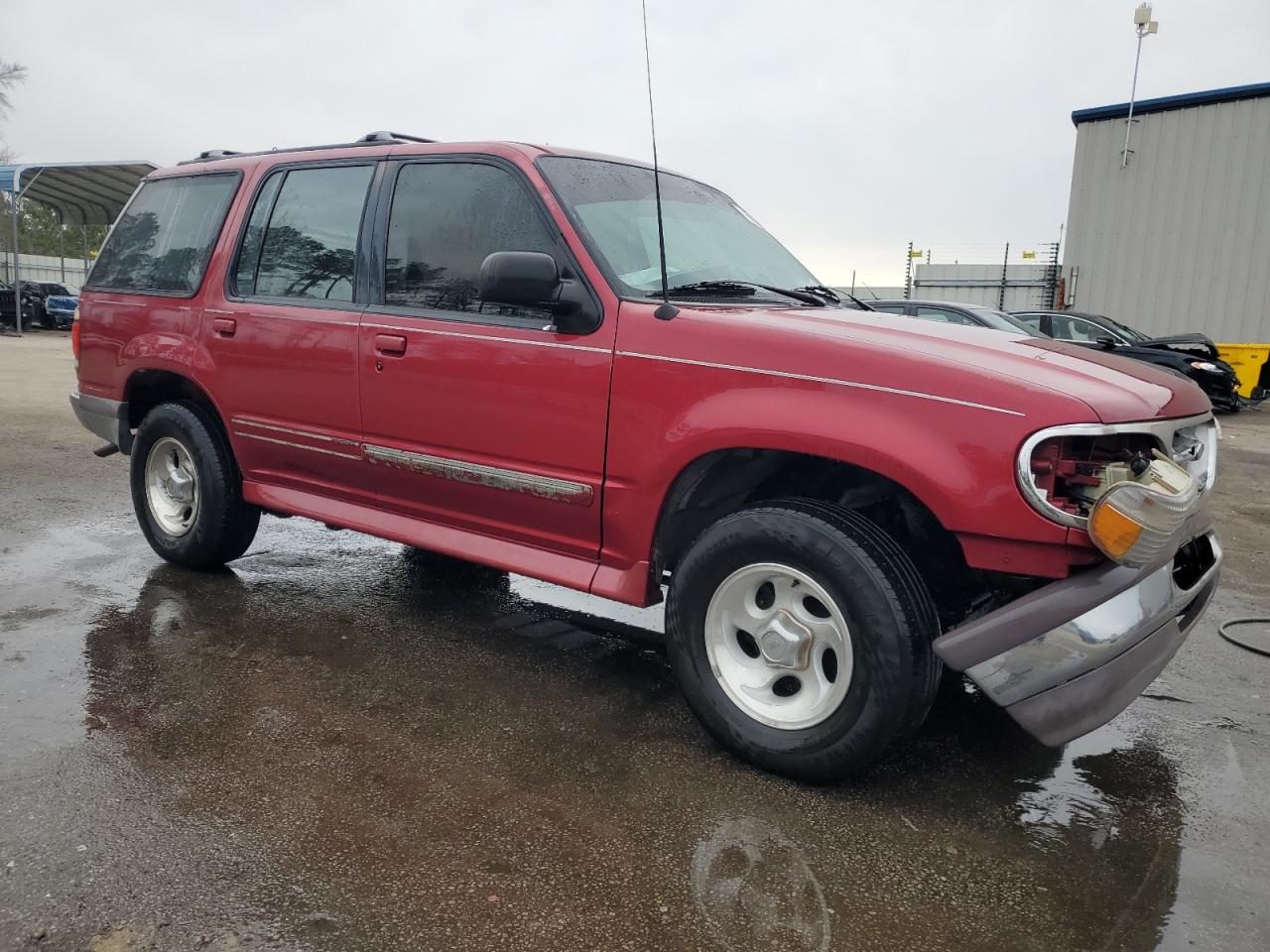 1996 Ford Explorer VIN 1FMDU32X5TUB50678 Copart auction photo, front end damage thumbnail 4